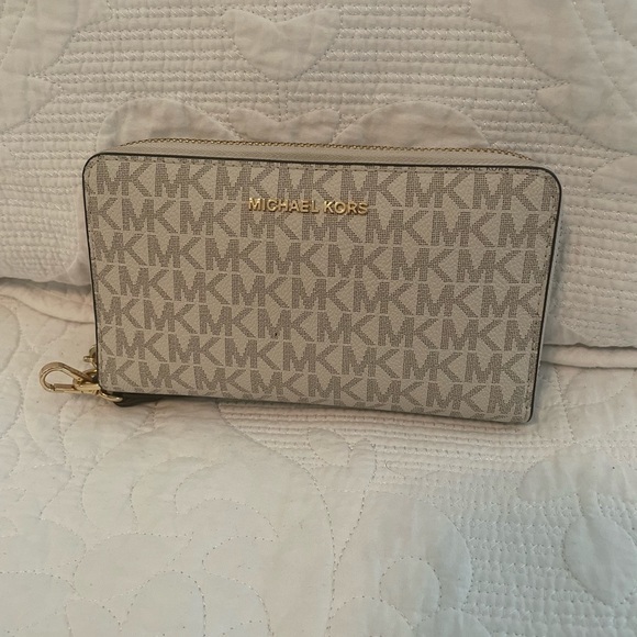 Michael Kors Tote with matching Wallet - Picture 8 of 9